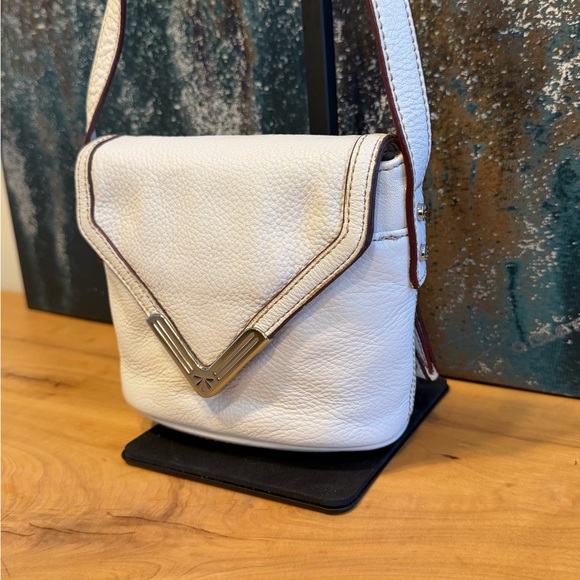 Isaac Mizrahi genuine leather white shoulder /crossbody purse. - Picture 5 of 13